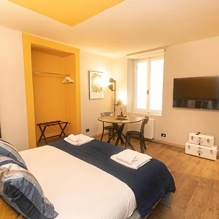 Next To Center - 1G Wifi - Netflix - Self Check-In ג'נובה