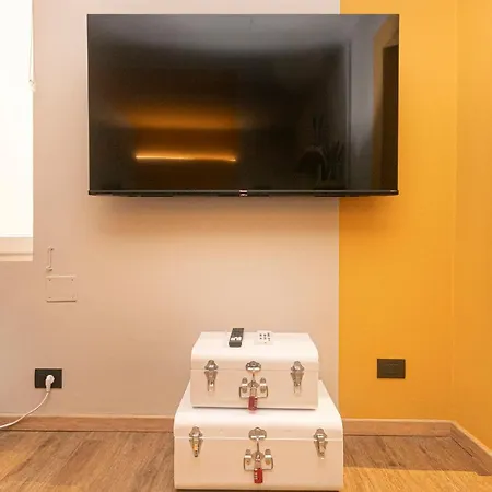 Next To Center - 1G Wifi - Netflix - Self Check-In דירה ג'נובה